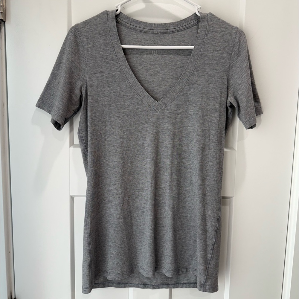 Lululemon Love Tee IV
Mini Stripe Heathered Arctic Grey White Size Small